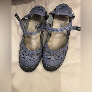 JBU Women's Navy Floral Cutout Mary Janes size 8.5 M